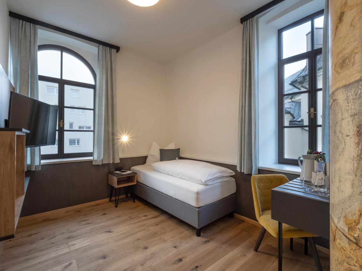 Kirchenwirt Woergl Hotell Exteriör bild