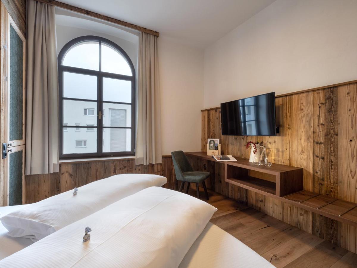 Kirchenwirt Woergl Hotell Exteriör bild