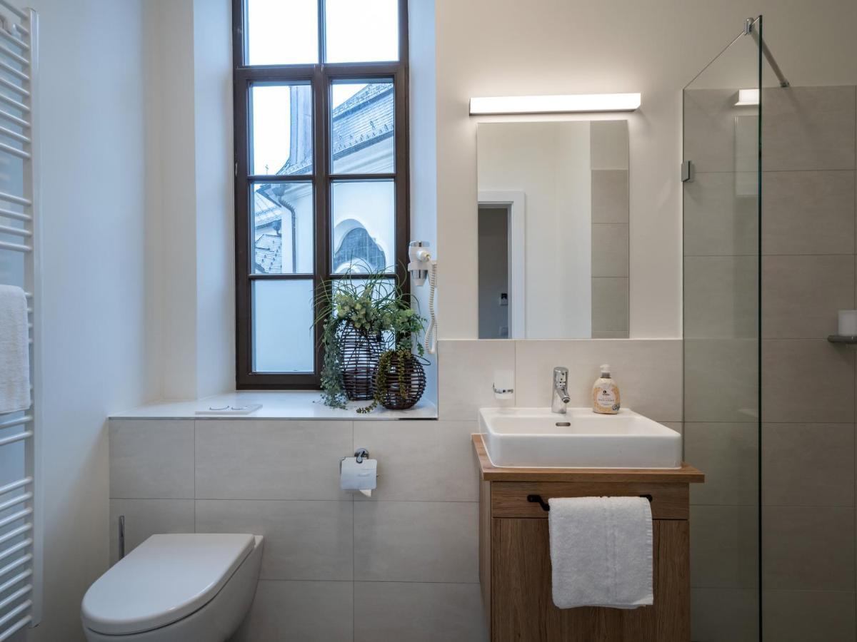 Kirchenwirt Woergl Hotell Exteriör bild