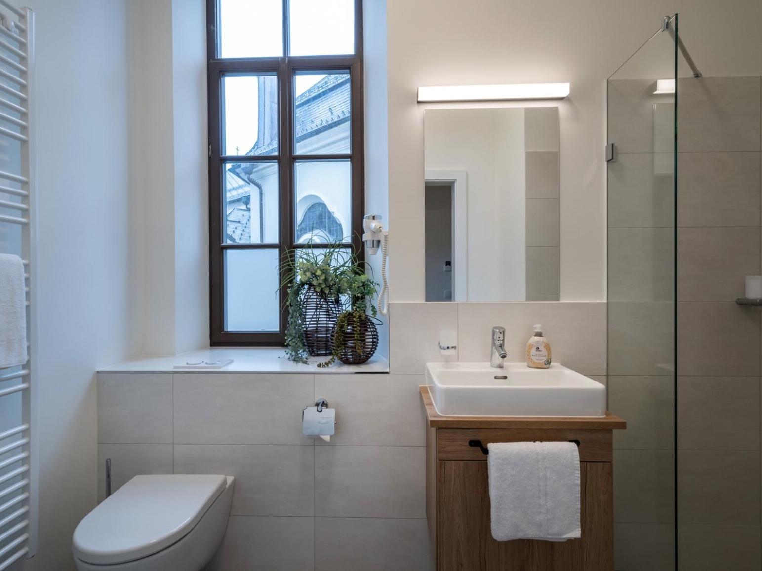 Kirchenwirt Woergl Hotell Exteriör bild